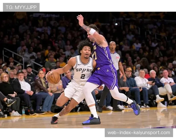 战术复盘:湖人凭借第四节的联防变阵,成功限制国王队福克斯的突破